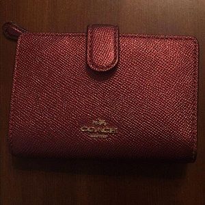 Coach wallet- EUC Burgundy color ✨✨✨✨MAKE OFFER ✨✨✨✨